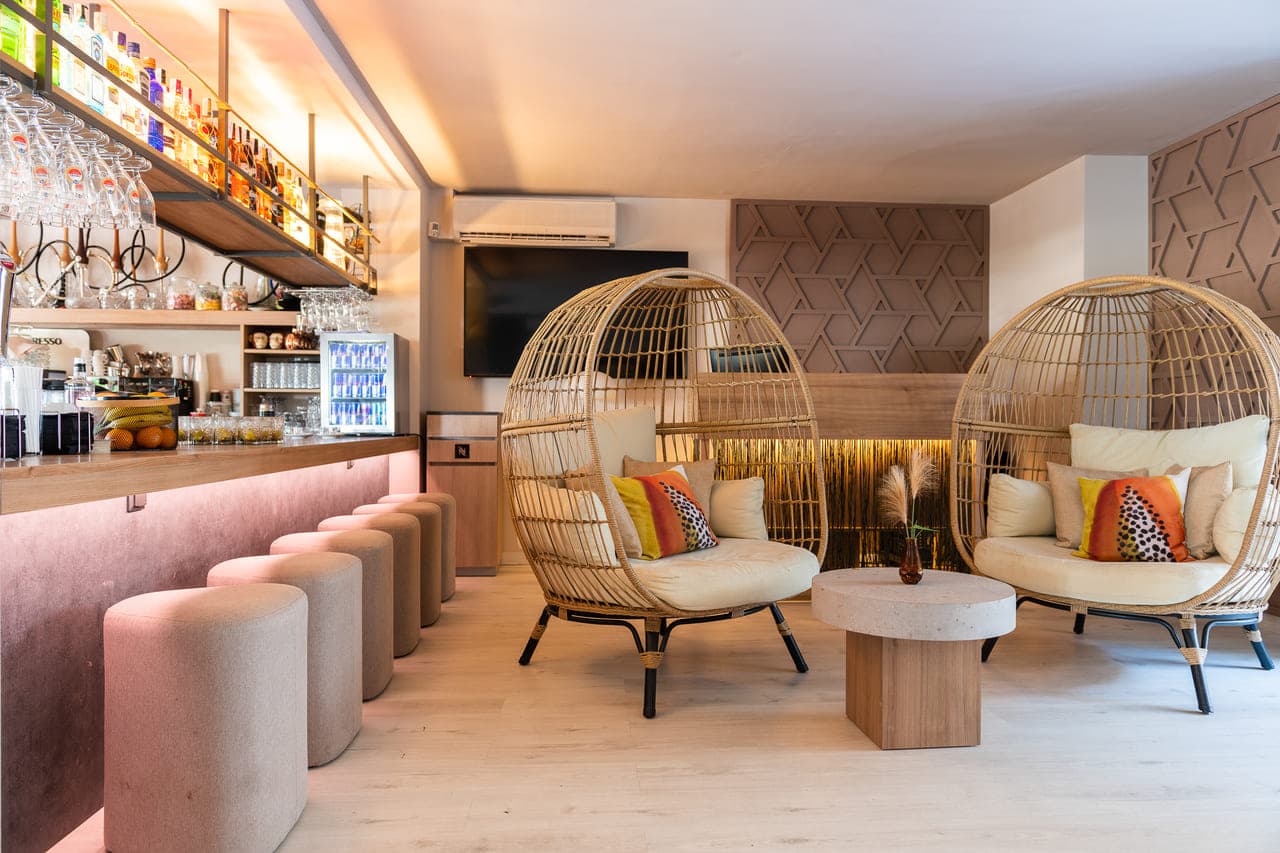 Cafe Lounge
