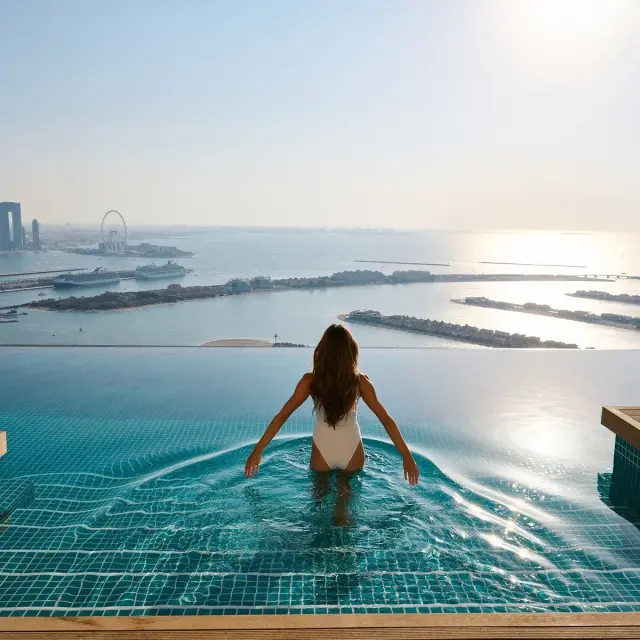 INFINITY SWIMMING POOL