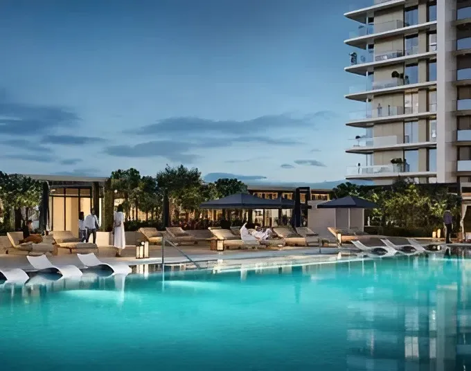 Infinity Pool & Pool Deck