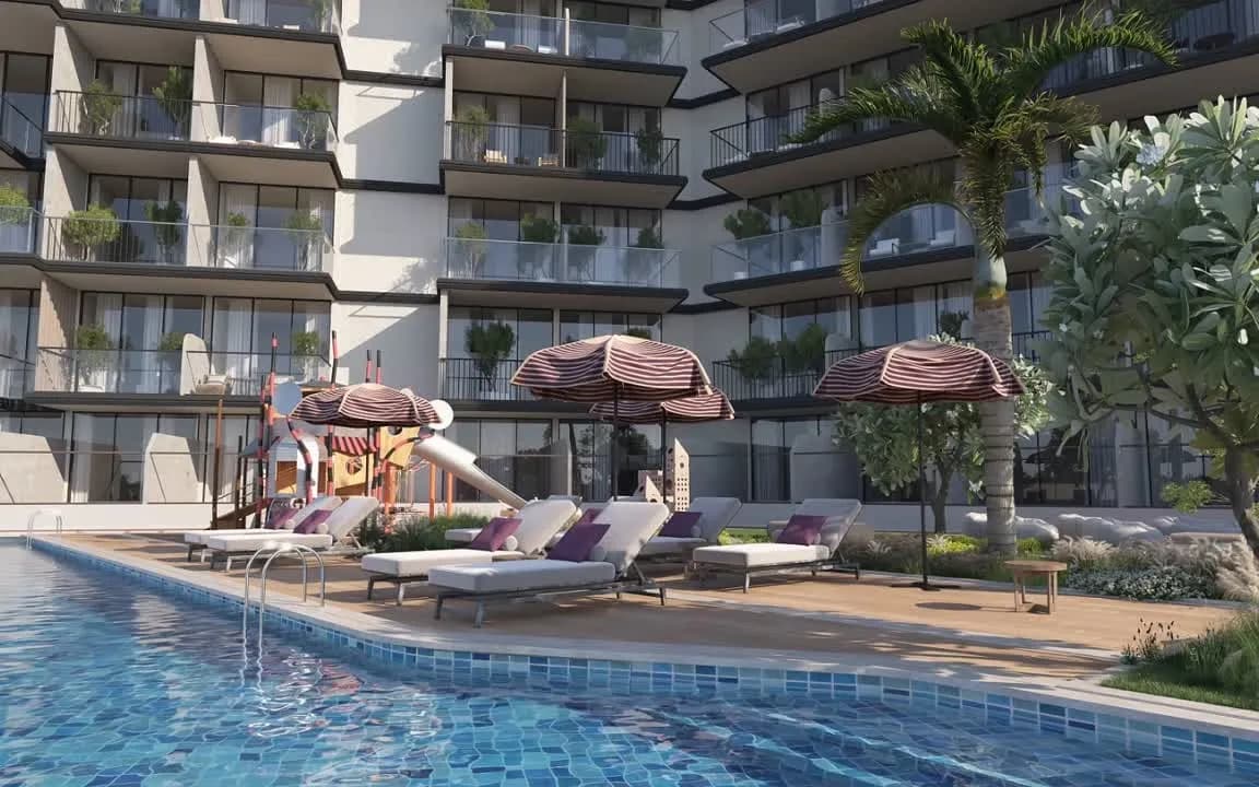 Swimming Pool & Pool Deck
