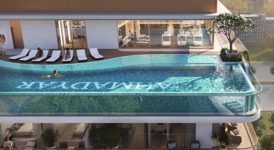 Infinity Pool & Pool Deck